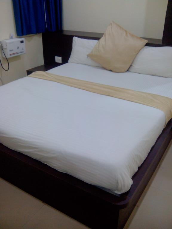 Hotel R K International Lucknow Værelse billede